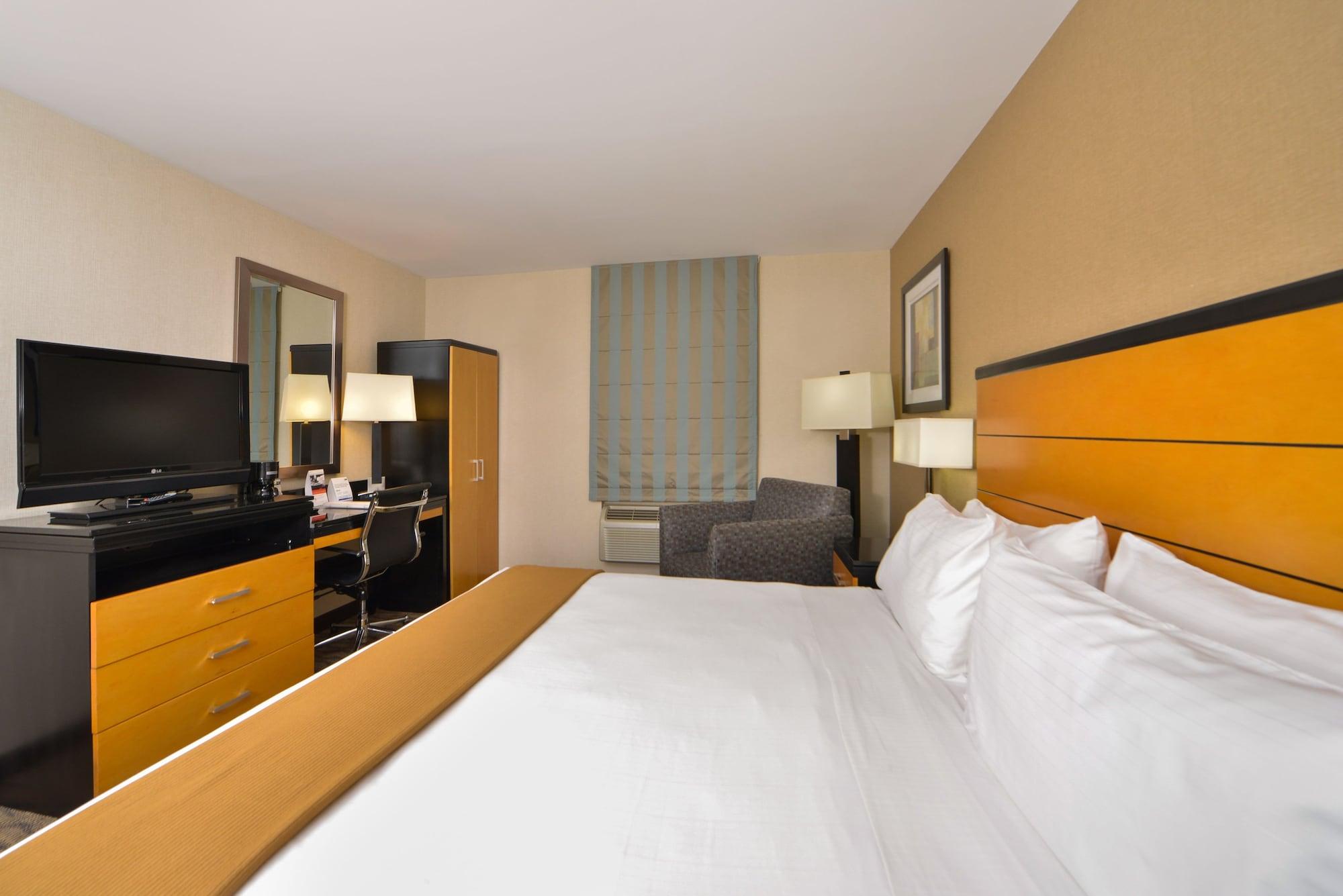 Hotel Express Kennedy Airport 3*