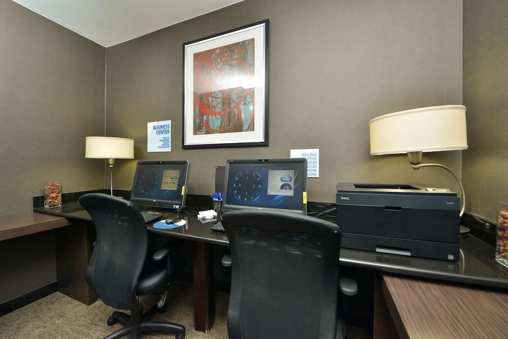Hotel Express Kennedy Airport 3*